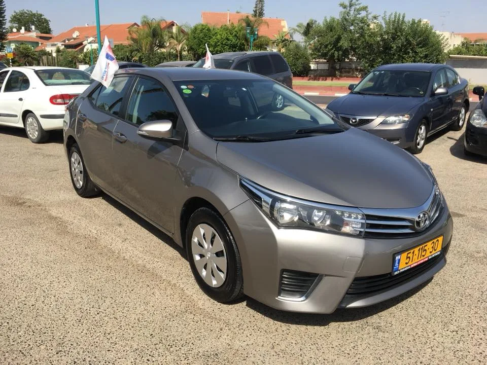 רכב בגלריית מכוניות גור