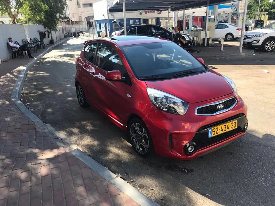 רכב בגלריית מכוניות גור