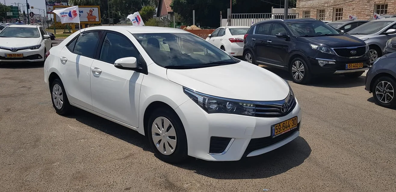 רכב בגלריית מכוניות גור